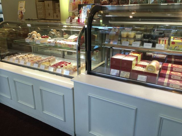 ショーケース_ペイストリー スナッフルス 若松店