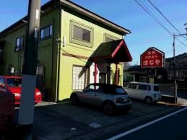 店内はお座敷席と椅子と両方。居心地のいいお店です。_はなや修善寺店