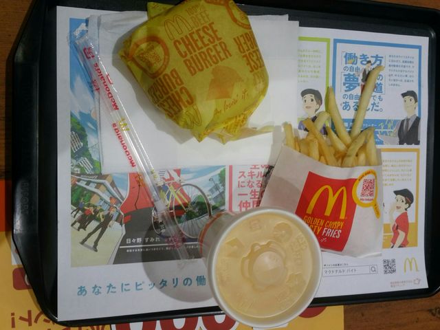 定番のハッピーセット!オモチャは早々と子供が開けていたので移っていません。_マクドナルド広島ダイヤモンドシティソレイユ店