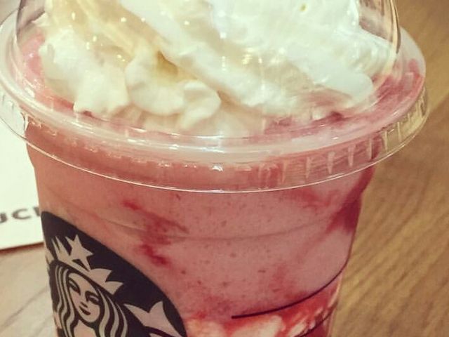 ストロベリーフラペチーノ_スターバックスコーヒー イオンモール伊丹店