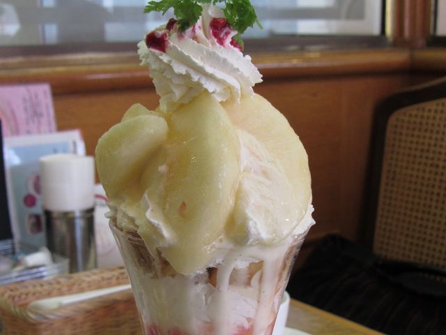 桃のパフェ_コージーコーナー 西友清瀬店
