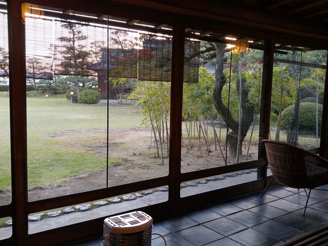 居室から見る庭園_西山別館