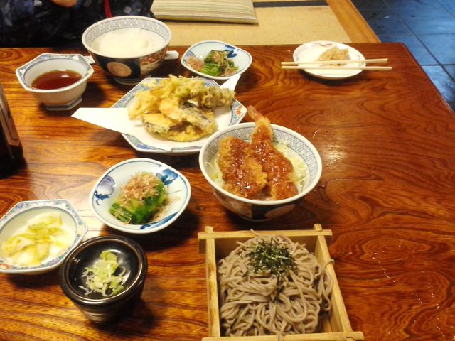 ざるそば定食、天ぷら定食_あじへい食堂