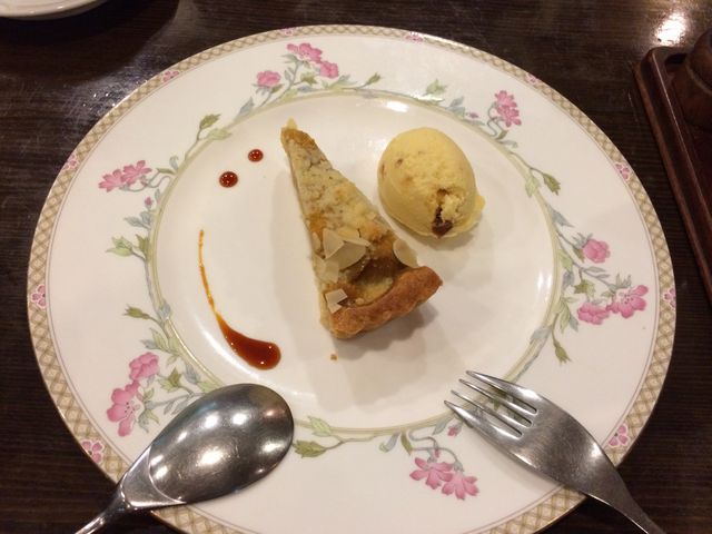 コース料理のデザート お芋のタルト?だったかな_ワーズワース