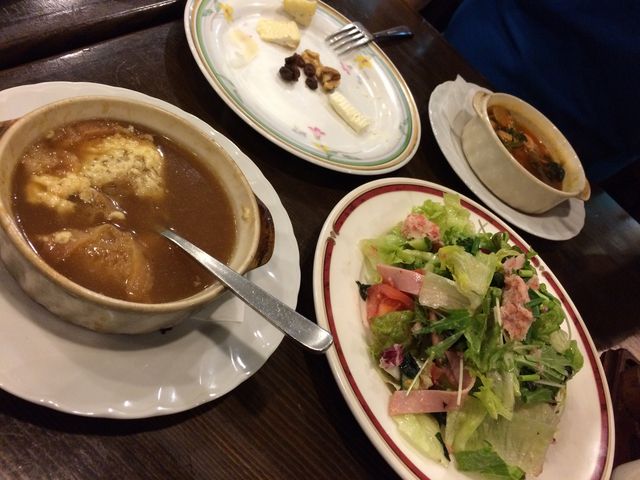チーズ3種 サラダ ミネストローネ オニオングラタンスープ_ワーズワース