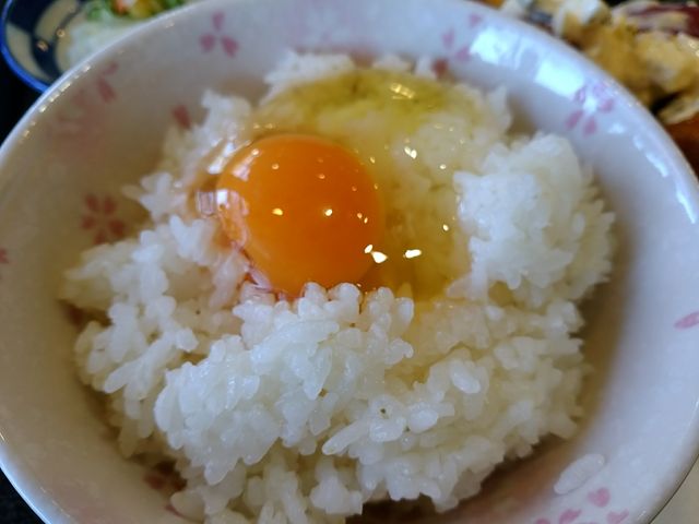 たまごかけごはん。彼は混ぜて入れる派です。_たまご庵 レストラン 【旧店名:コッコファーム 健食館】