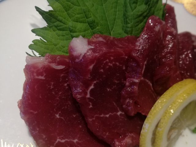 極上ヒレ肉馬刺し_牛タンと地魚 にし銀
