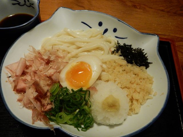 猫の器に盛られてました_手打ち草部うどん のらや 石切店