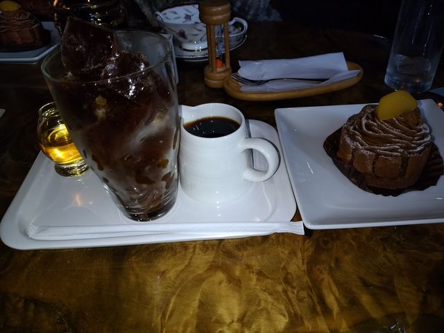 ケーキとアイスコーヒー_コッツフィールド