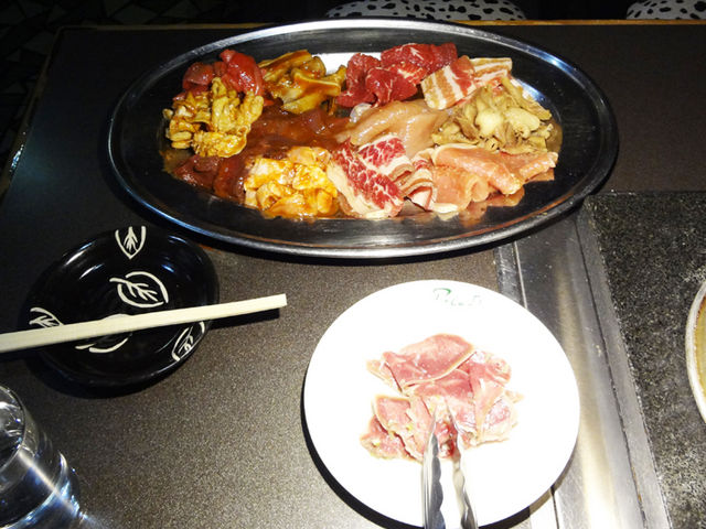 13点盛り(豚タンは別皿の気遣いが嬉しい♪)_炭火焼肉ピカソ本店