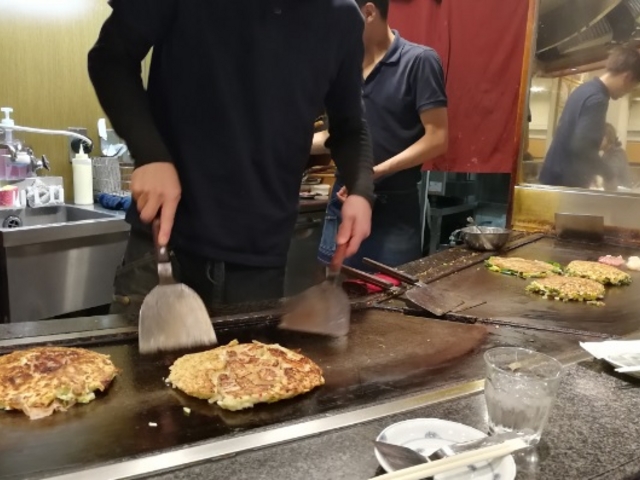 店内はけっこう狭かったです_美津の