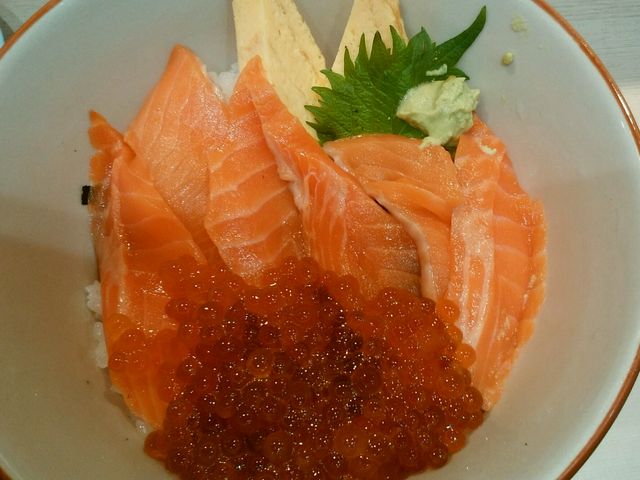 サーモン親子丼_築地 すし源&Eat iT!ELM五所川原店