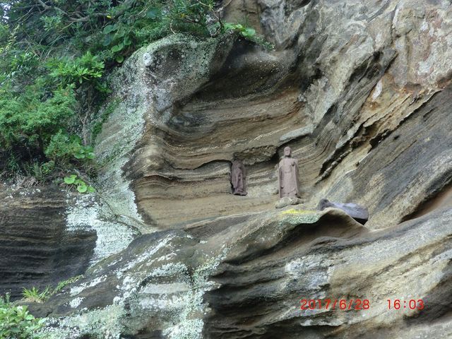 こんな所にも石仏が_大福寺(崖観音)