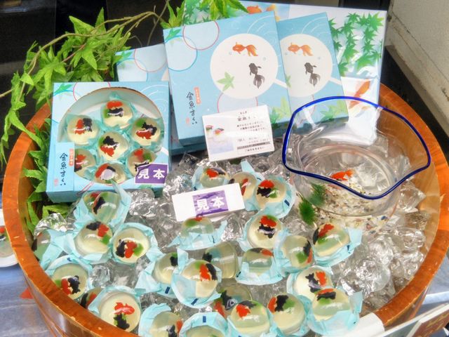 『木桶の中の金魚の和菓子』_日本橋屋 長兵衛