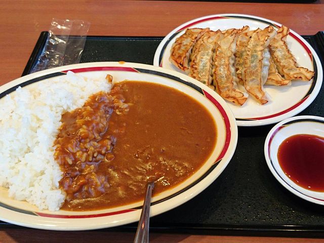 カレーと餃子_みよしの 清田店