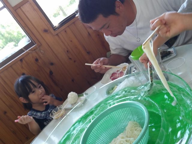 素麺追加、2回しました。_竹中池ソーメン流し