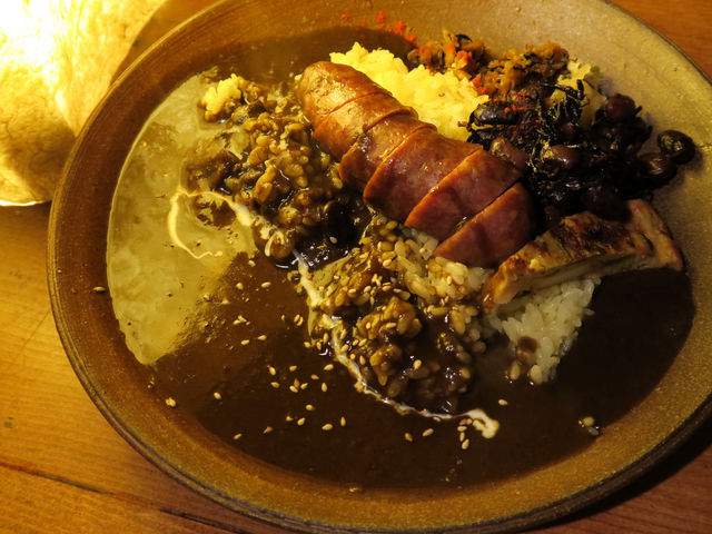 ソーセージ付きカレー_富良野地麦酒館