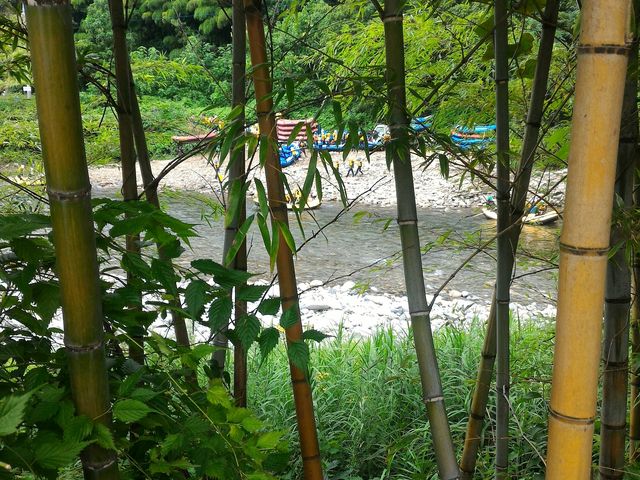駐車場からラフティングが見えました_温泉センター諏訪の湯