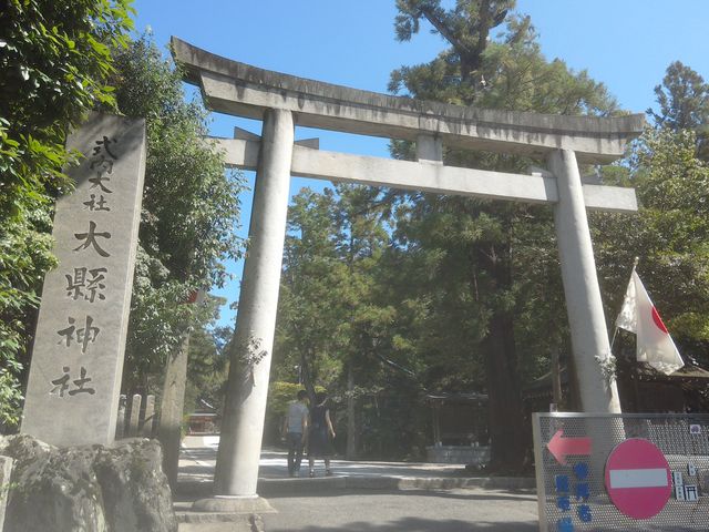 道路から鳥居がよく目立ちます。_大縣神社(姫ノ宮)
