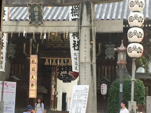 窓から鳥居が見える_博多べい