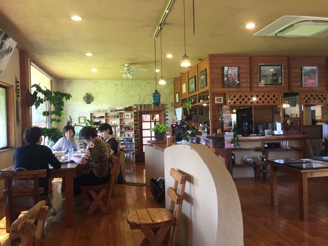 ゆったりした店内_Lunch&Cafe阿里美