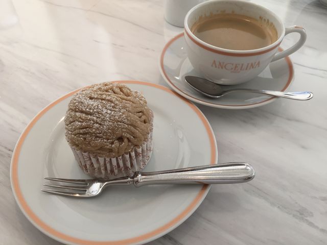 コーヒーとともに_サロン・ド・テ・アンジェリーナ 銀座店