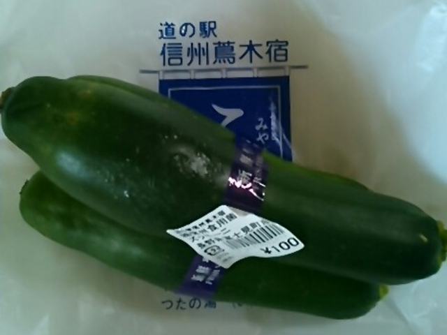 『道の駅蔦木宿てのひら館の新鮮なお野菜』。_道の駅信州蔦木宿てのひら館