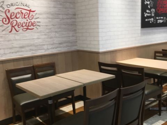 カフェのような雰囲気です_ケンタッキーフライドチキンイトーヨーカドー湘南台店(KFC:Kentucky Fried Chicken)