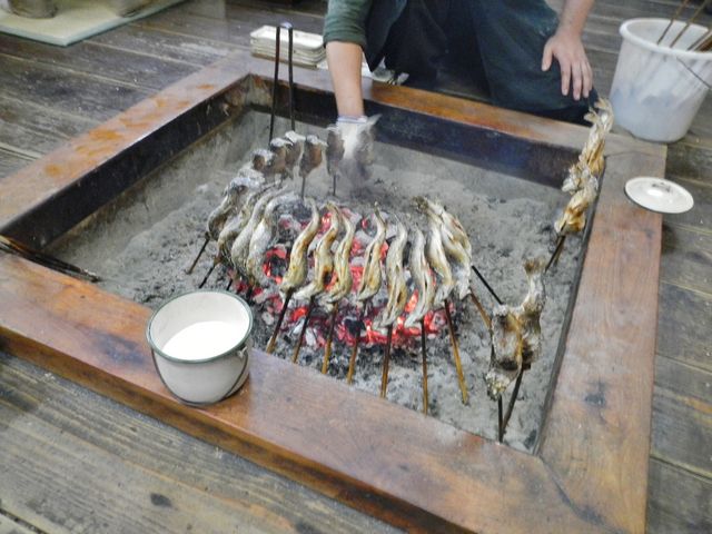 あゆ焼いてます_そば処こめや