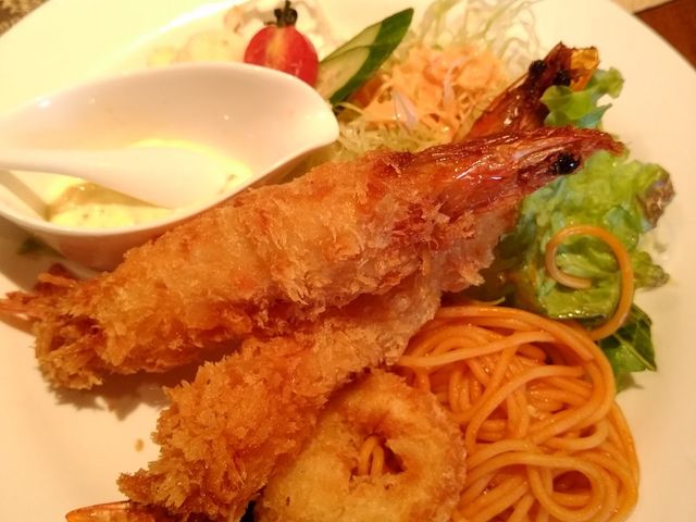 エビフライと自家製タルタルソース_れおリオンドール