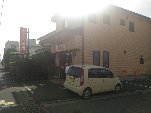 駐車場も数台分あります。_菓子処 わらべ