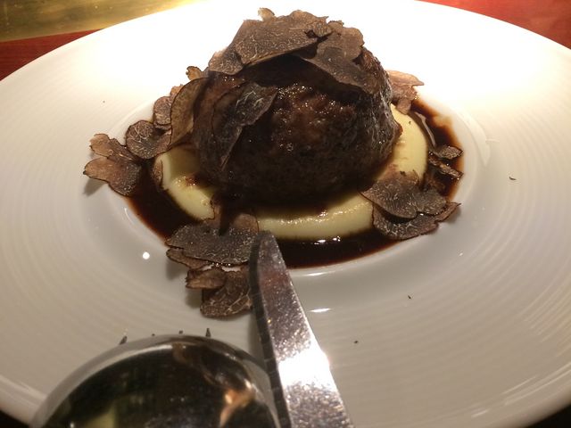 名物トリュフハンバーグ_AIGNON