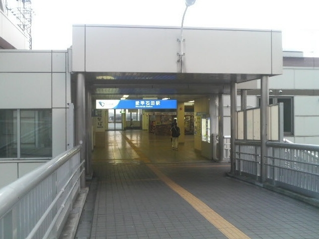 小田急線の愛甲石田駅_愛甲石田駅