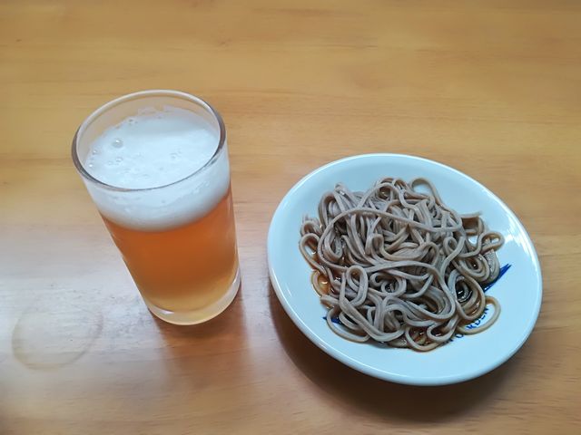 皿そばとレア・ブルーベリービール_出石城山ガーデン