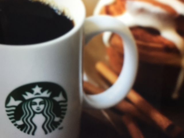 コーヒーとシナモンロール_スターバックスコーヒーKUZUHAMALL店