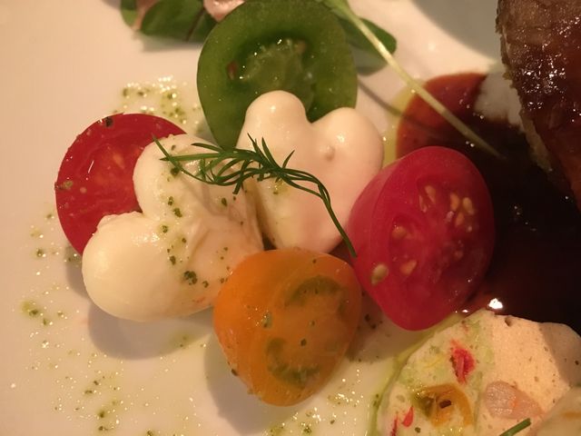 おしゃれなカプレーゼが印象的_ビバ カフェスタ VIVA cafesta 岡崎店
