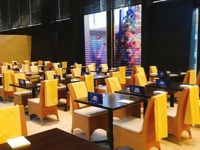 席は夕飯時には満席でした。_LUXE DINING HAPUNA(リュクスダイニング ハプナ)