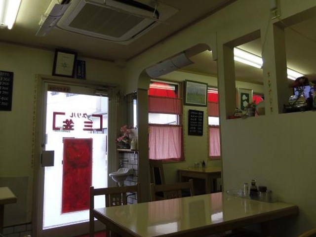 店内_グリル三笠
