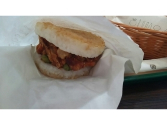 見た目よりボリューム満点です☆_モスバーガー緑1丁目店
