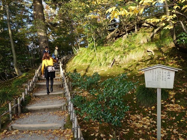 階段があります_山崎山(兼六園)