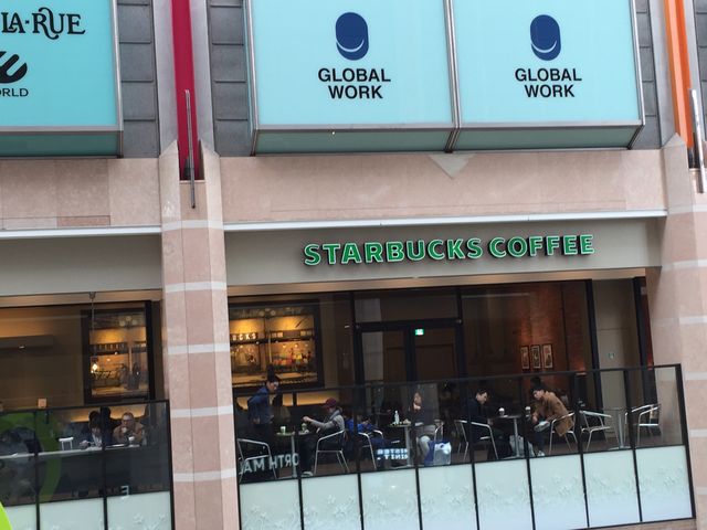 窓ぎわは人気_スターバックス コーヒー 神戸ハーバーランドumie店(Starbucks Coffee)