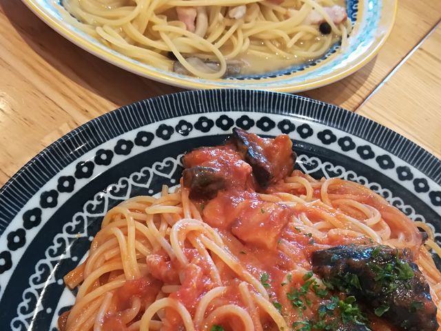 きのこの醤油パスタ、茄子とベーコンのトマトパスタ_パステル 丸井海老名店