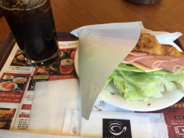 クロワッサンのサンドイッチです。_カフェ・ド・クリエ九段下店