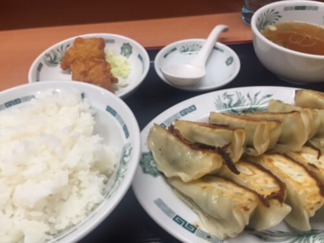 餃子定食です。_中華そば 日高屋 新宿靖国通店