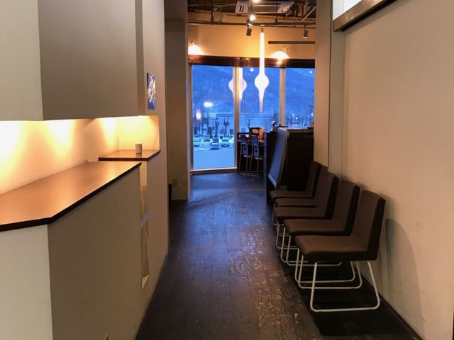 木を使ったオシャレな店内_拉麺茶坊おおくら山