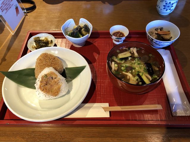 おにぎりセット(季節のお味噌汁)_みそ茶屋 千の水