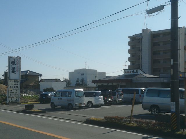 道路からよく目立つ看板が目印です。_味美