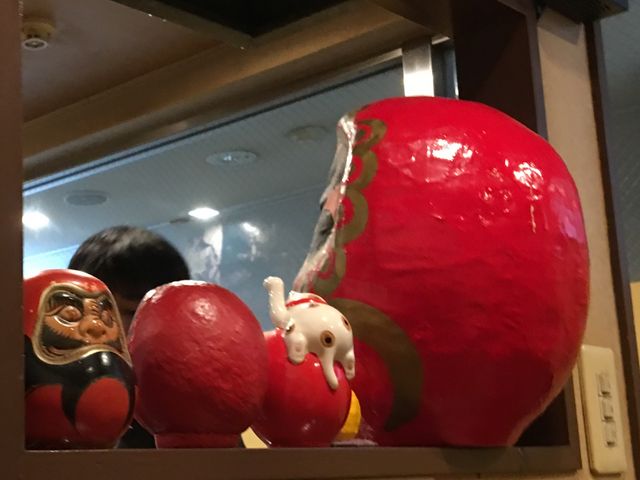 店内にはだるま。_だるま