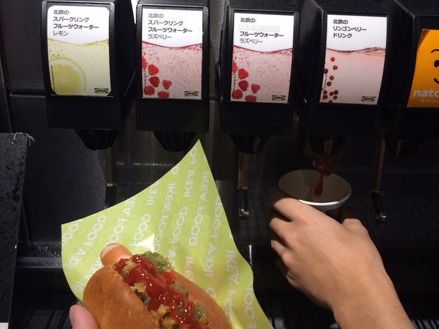 ドリンクバーとホットドッグ_IKEAビストロ 新三郷店