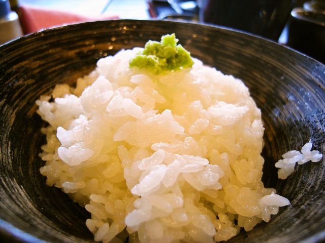 カマドで炊いたごはんと普通のご飯があるので、注文時選びます。_食事処 鬼の厨